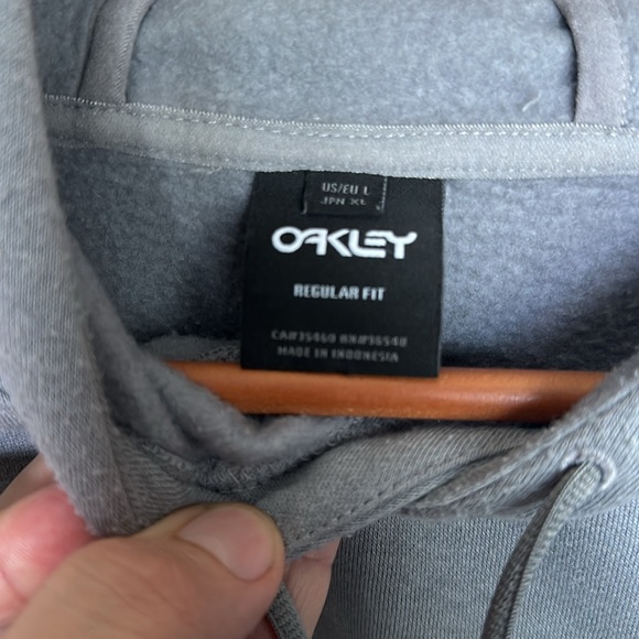 Oakley Hoodie Size Large Worn Once Like New! - Picture 8 of 10